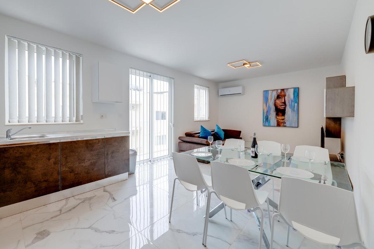 Stylish 2Br Apartment In Central St Julians Saint Julian's Eksteriør billede