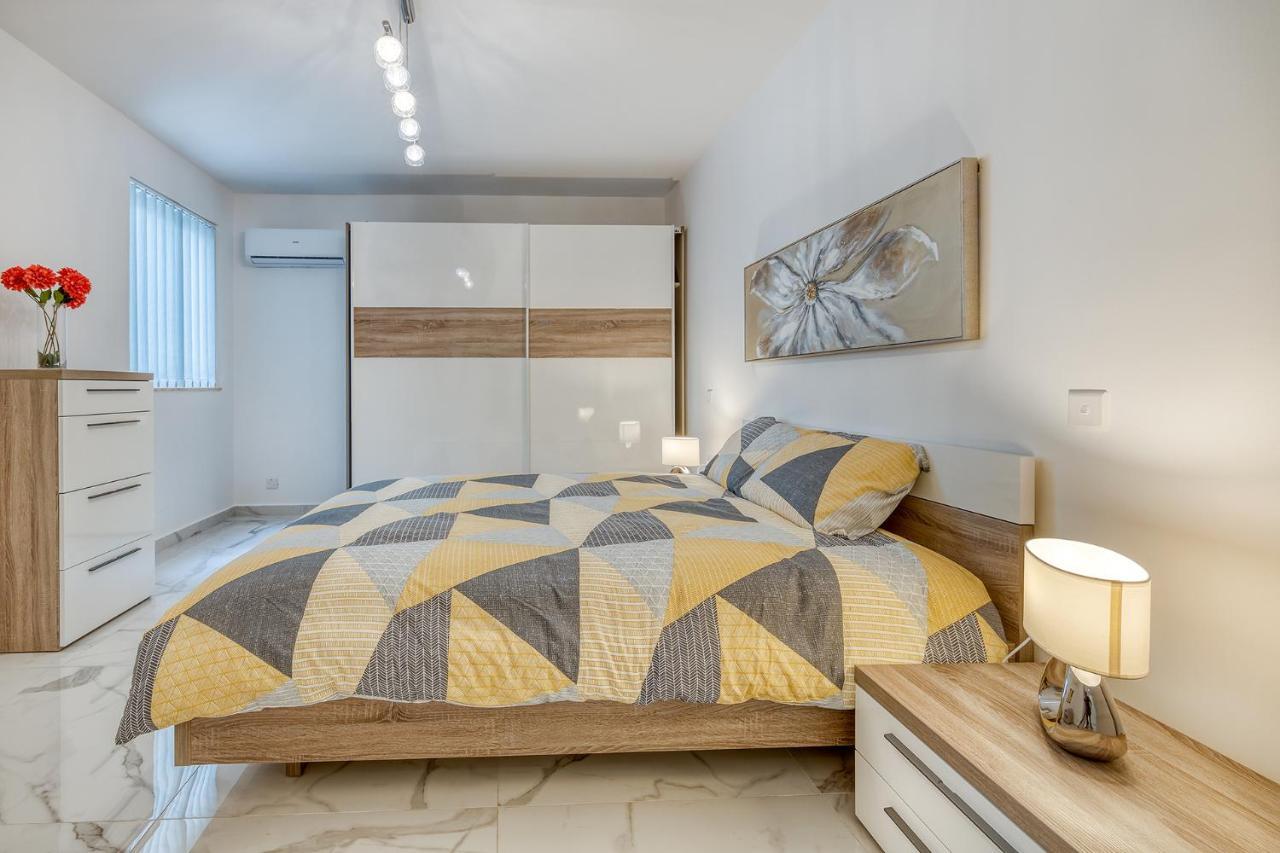 Stylish 2Br Apartment In Central St Julians Saint Julian's Eksteriør billede
