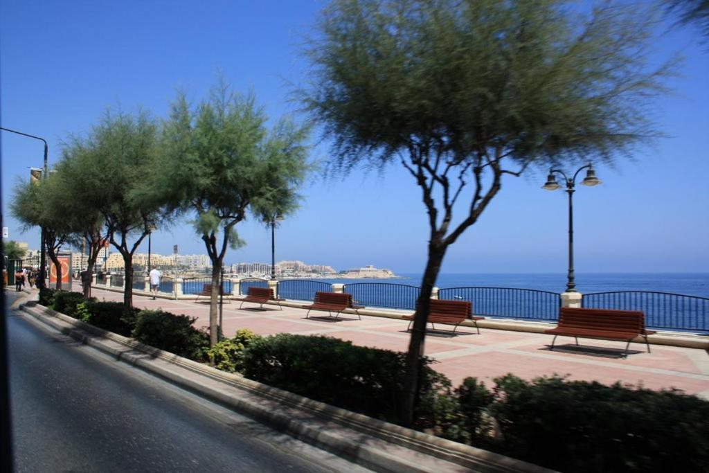 Stylish 2Br Apartment In Central St Julians Saint Julian's Eksteriør billede
